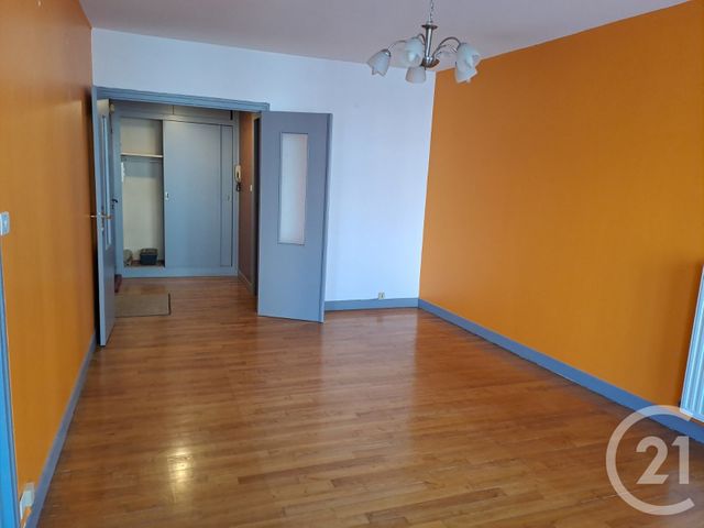 Afficher la photo en grand Appartement F4 à vendre - 4 pièces - 79,12 m2 - Alencon - 61 - BASSE-NORMANDIE