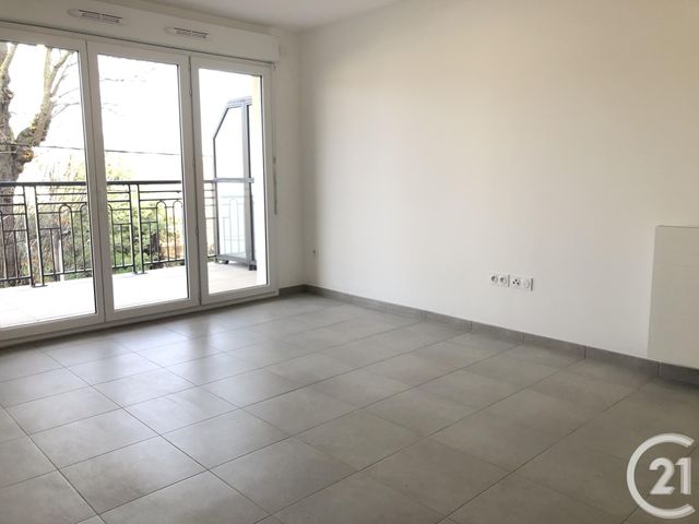 Appartement F2 &agrave; louer - 2 pi&egrave;ces - 43,69 m2 - Ste Genevieve Des Bois - 91 - ILE-DE-FRANCE