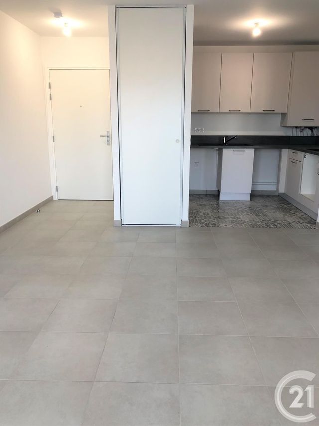 Appartement F2 &agrave; louer - 2 pi&egrave;ces - 43,69 m2 - Ste Genevieve Des Bois - 91 - ILE-DE-FRANCE