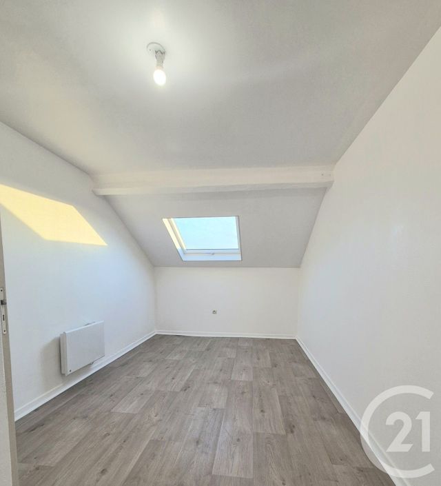 Appartement F5 &agrave; louer - 5 pi&egrave;ces - 70,46 m2 - Beuzeville - 27 - HAUTE-NORMANDIE