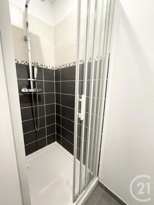 Appartement T3 &agrave; louer - 3 pi&egrave;ces - 45,03 m2 - Quillebeuf Sur Seine - 27 - HAUTE-NORMANDIE