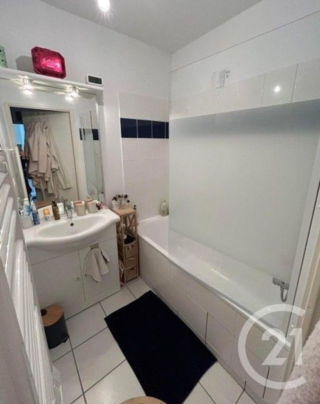 Appartement T2 &agrave; louer - 2 pi&egrave;ces - 50,85 m2 - Pont Audemer - 27 - HAUTE-NORMANDIE
