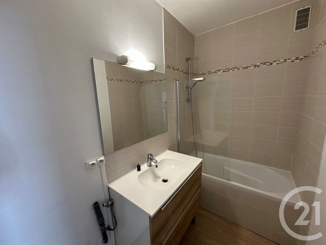 Appartement T3 &agrave; louer - 3 pi&egrave;ces - 74,05 m2 - Le Mans - 72 - PAYS-DE-LOIRE