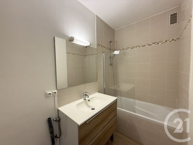 Appartement T3 à louer - 3 pièces - 74,05 m2 - Le Mans - 72 - PAYS-DE-LOIRE