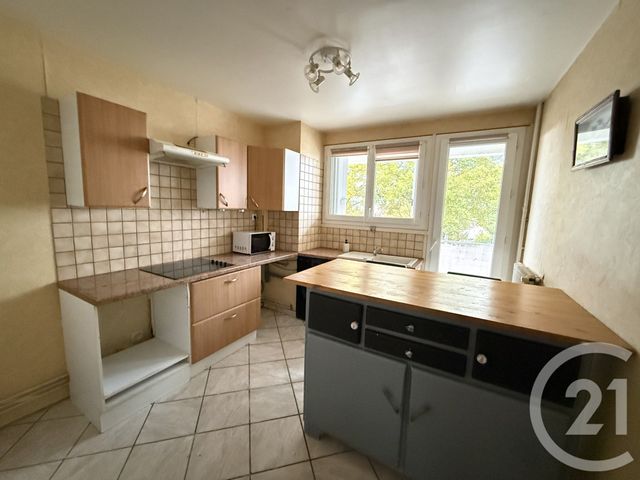 Appartement F4 &agrave; louer - 4 pi&egrave;ces - 76,15 m2 - Allonnes - 72 - PAYS-DE-LOIRE