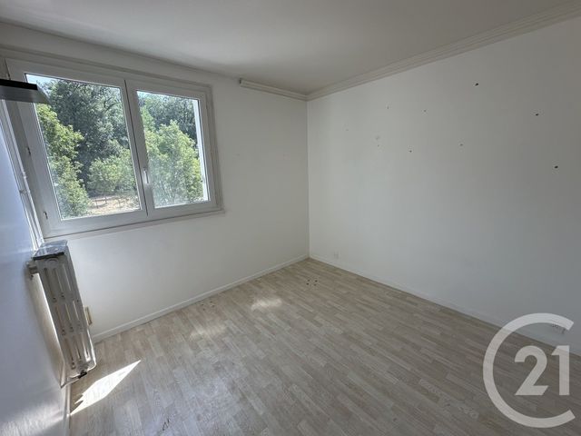 Appartement T4 &agrave; louer - 4 pi&egrave;ces - 76,75 m2 - Allonnes - 72 - PAYS-DE-LOIRE