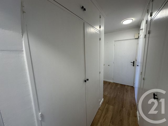 Appartement T4 &agrave; louer - 4 pi&egrave;ces - 76,75 m2 - Allonnes - 72 - PAYS-DE-LOIRE