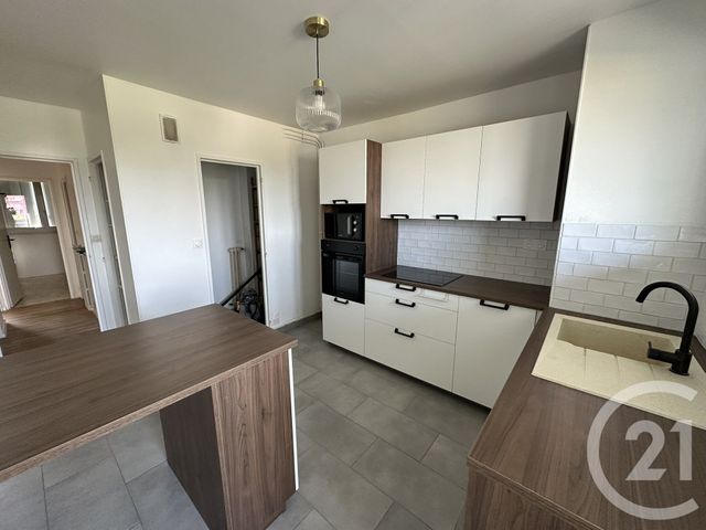 Appartement T4 &agrave; louer - 4 pi&egrave;ces - 76,75 m2 - Allonnes - 72 - PAYS-DE-LOIRE