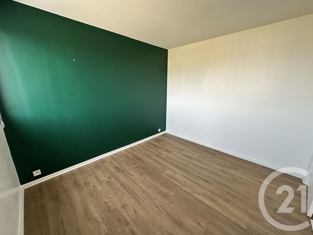 Appartement T4 &agrave; louer - 4 pi&egrave;ces - 76,75 m2 - Allonnes - 72 - PAYS-DE-LOIRE