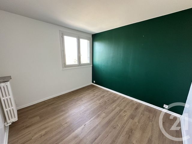 Appartement T4 &agrave; louer - 4 pi&egrave;ces - 76,75 m2 - Allonnes - 72 - PAYS-DE-LOIRE