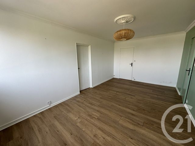 Appartement T4 &agrave; louer - 4 pi&egrave;ces - 76,75 m2 - Allonnes - 72 - PAYS-DE-LOIRE